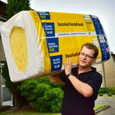 Foto rondom woningen met o.a. onderwerpen energiebesparing, renovatie en zonne-energie.