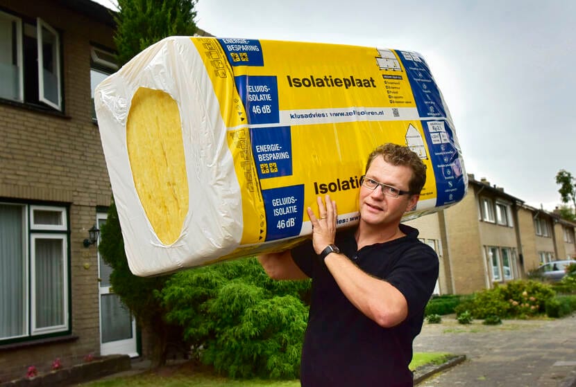 Foto rondom woningen met o.a. onderwerpen energiebesparing, renovatie en zonne-energie.