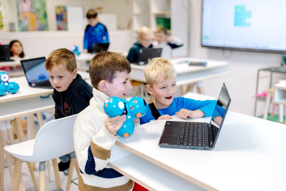 twee kinderen in de klas