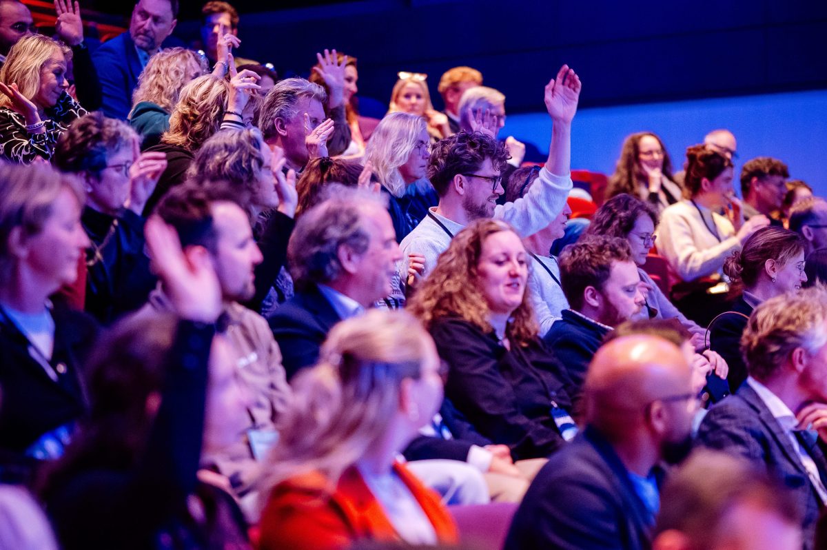 Bezoekers in de zaal tijdens Kennisdag Herstel Groningen